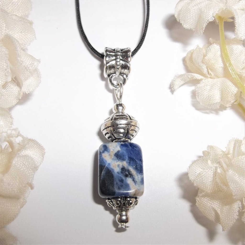 Blue Necklace Necklace Medallion Cord Necklace Necklace Pendant Nwt 8077 20$